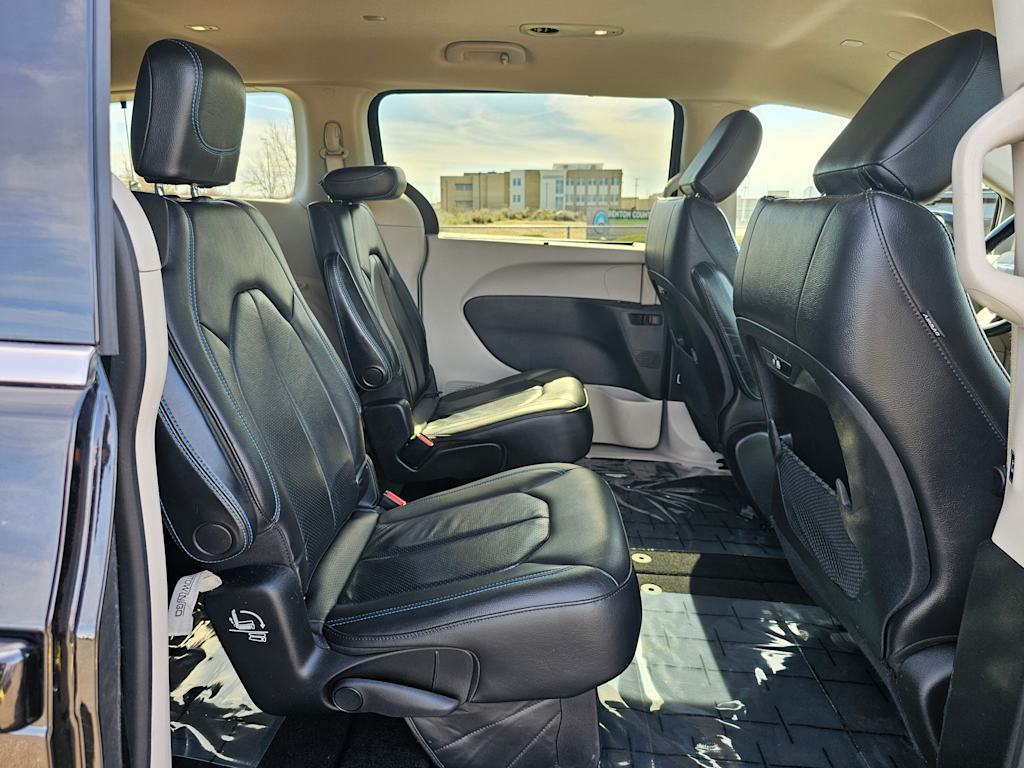 2023 Chrysler Pacifica Touring L 23