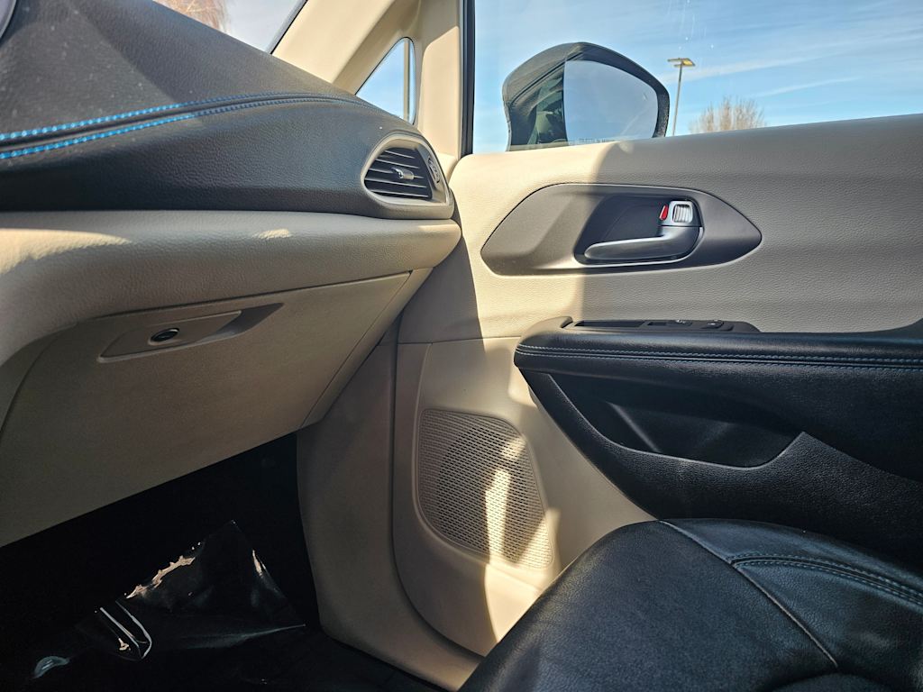 2023 Chrysler Pacifica Touring L 29