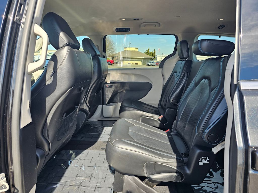 2023 Chrysler Pacifica Touring L 22