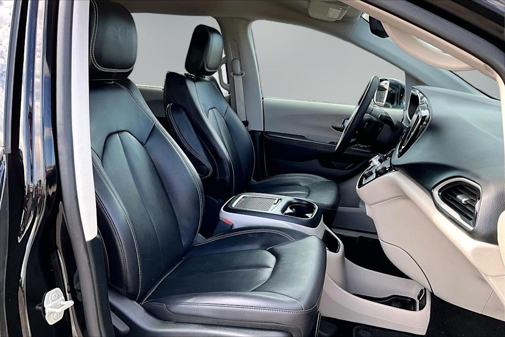 Thumbnail: 2024 Chrysler Pacifica - 10