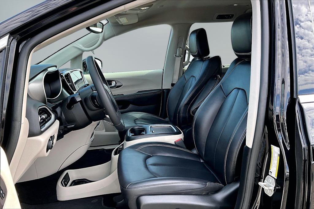 Thumbnail: 2024 Chrysler Pacifica - 9