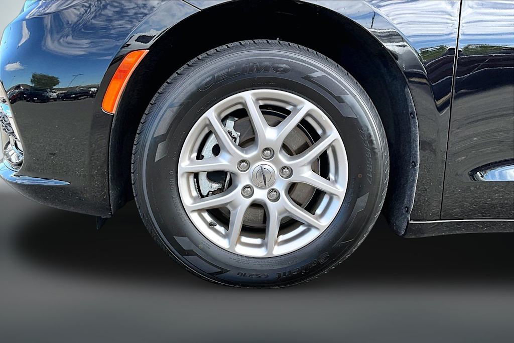 Thumbnail: 2024 Chrysler Pacifica - 6