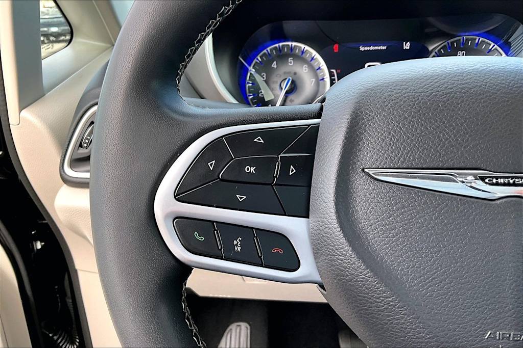 Thumbnail: 2024 Chrysler Pacifica - 23