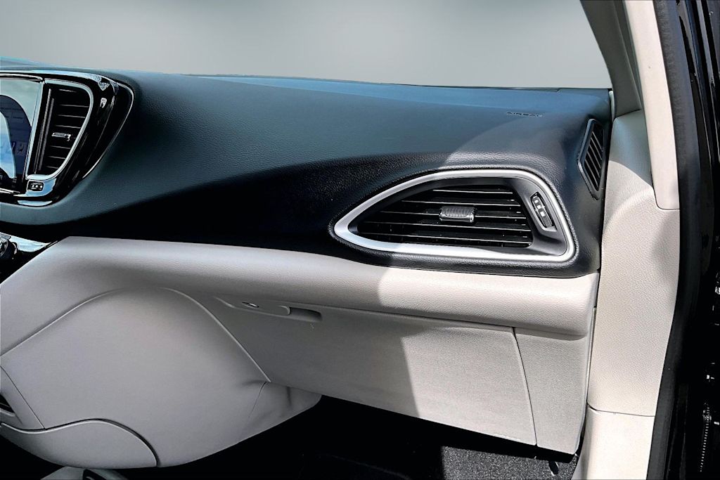 Thumbnail: 2024 Chrysler Pacifica - 22