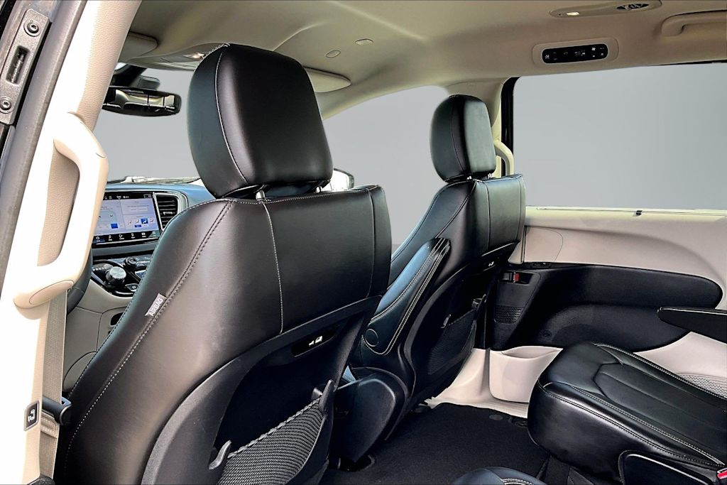 Thumbnail: 2024 Chrysler Pacifica - 12