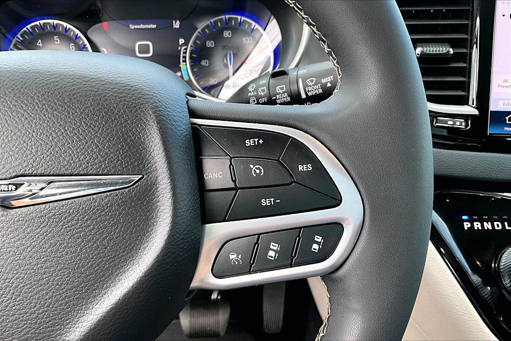 Thumbnail: 2024 Chrysler Pacifica - 24