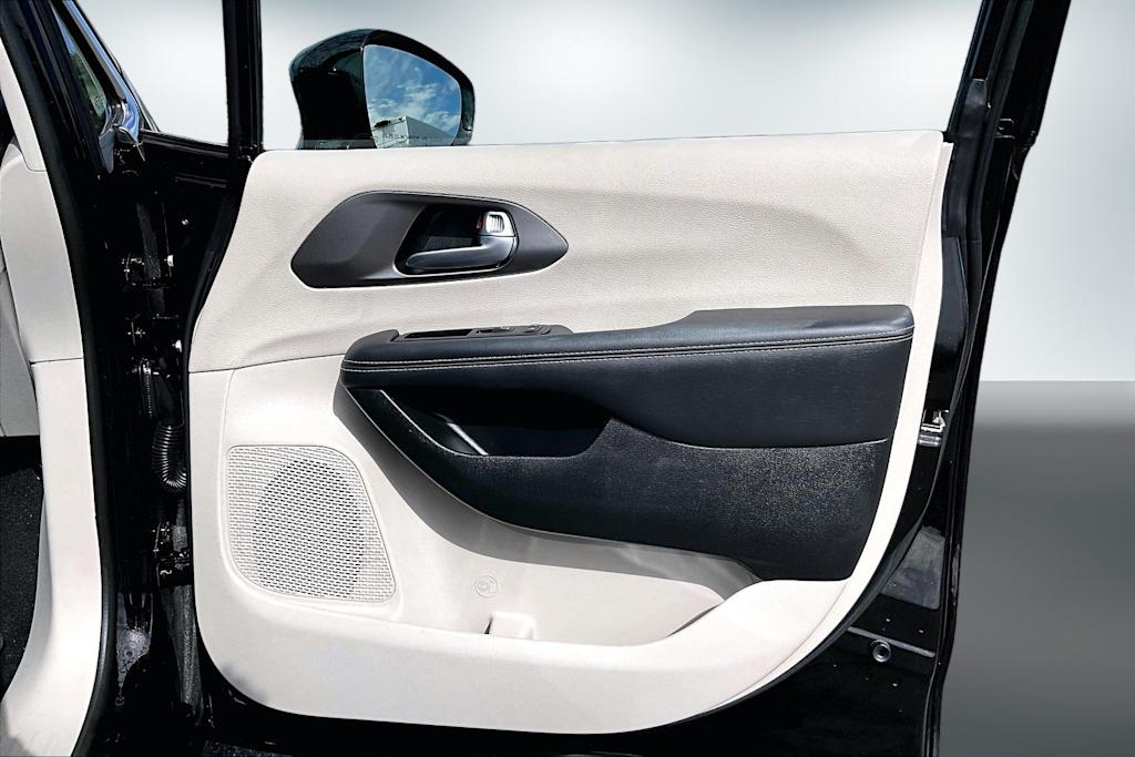 Thumbnail: 2024 Chrysler Pacifica - 27