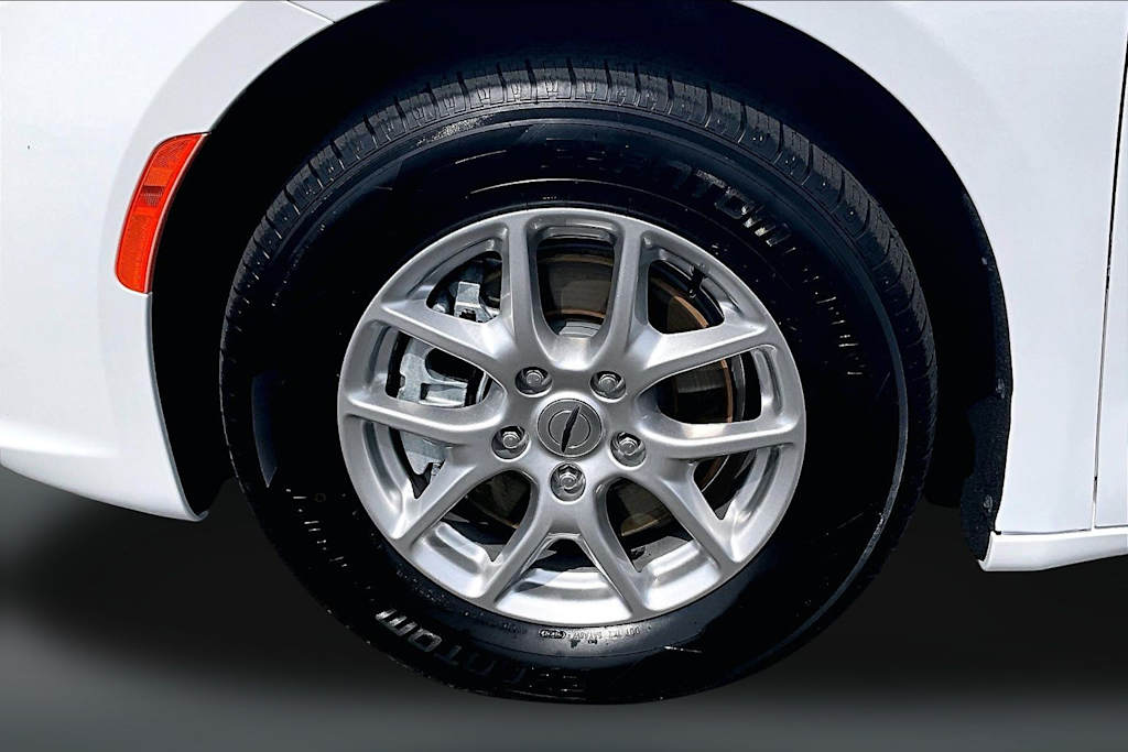 Thumbnail: 2024 Chrysler Pacifica - 8