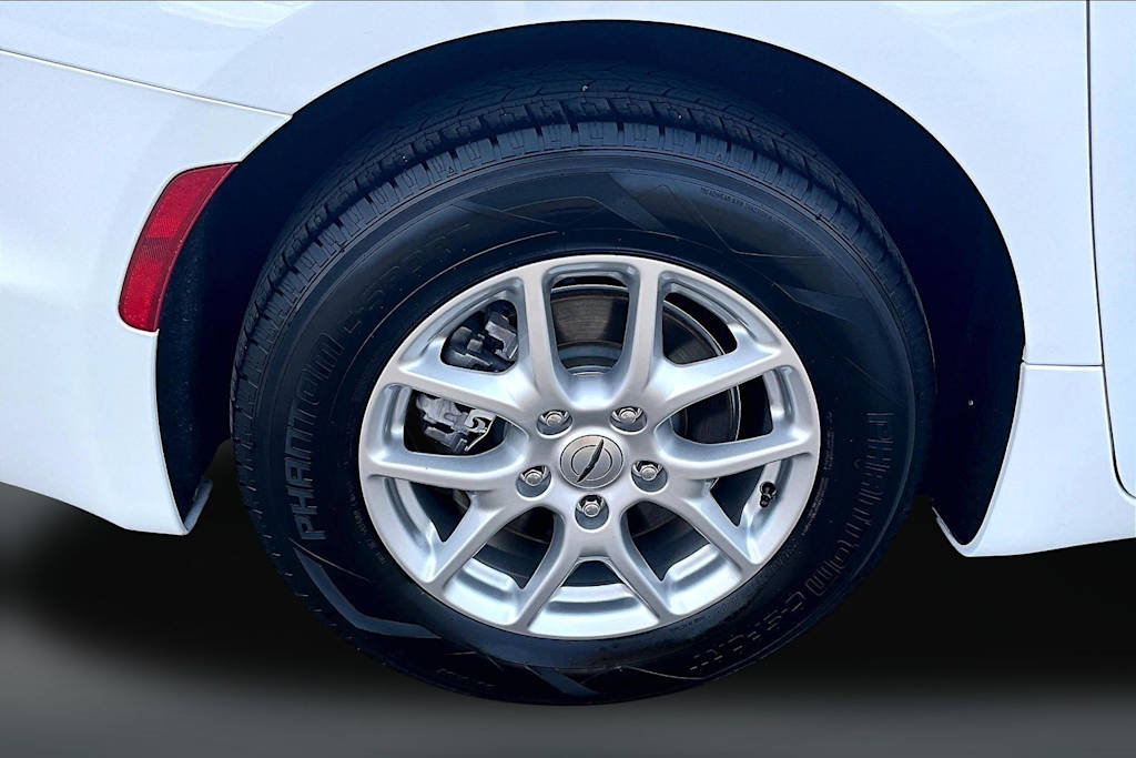 Thumbnail: 2024 Chrysler Pacifica - 37