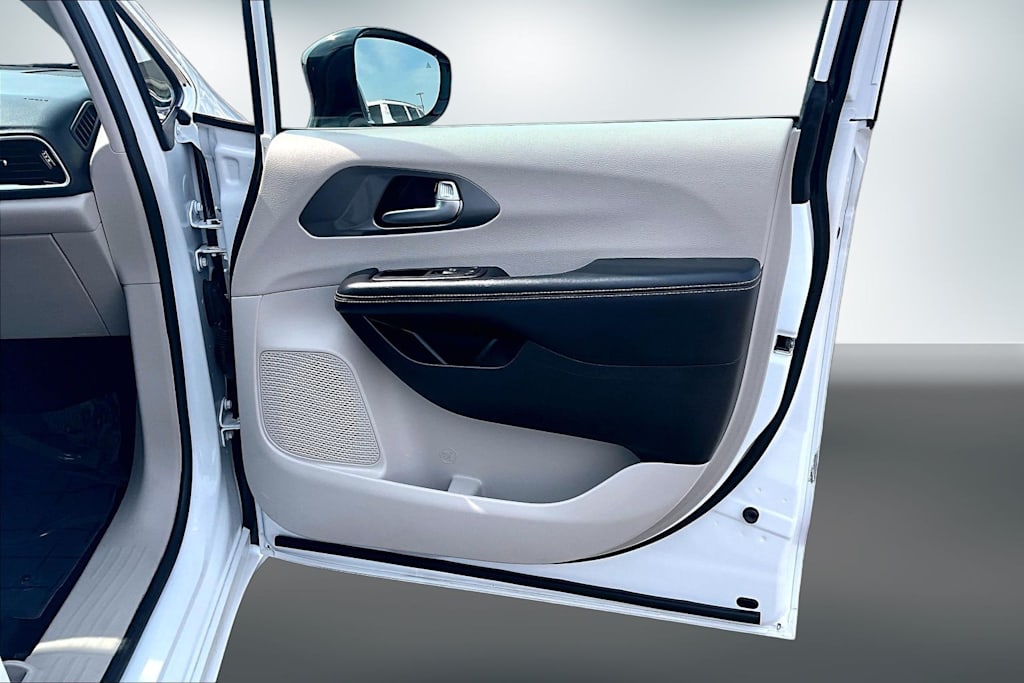 Thumbnail: 2024 Chrysler Pacifica - 27
