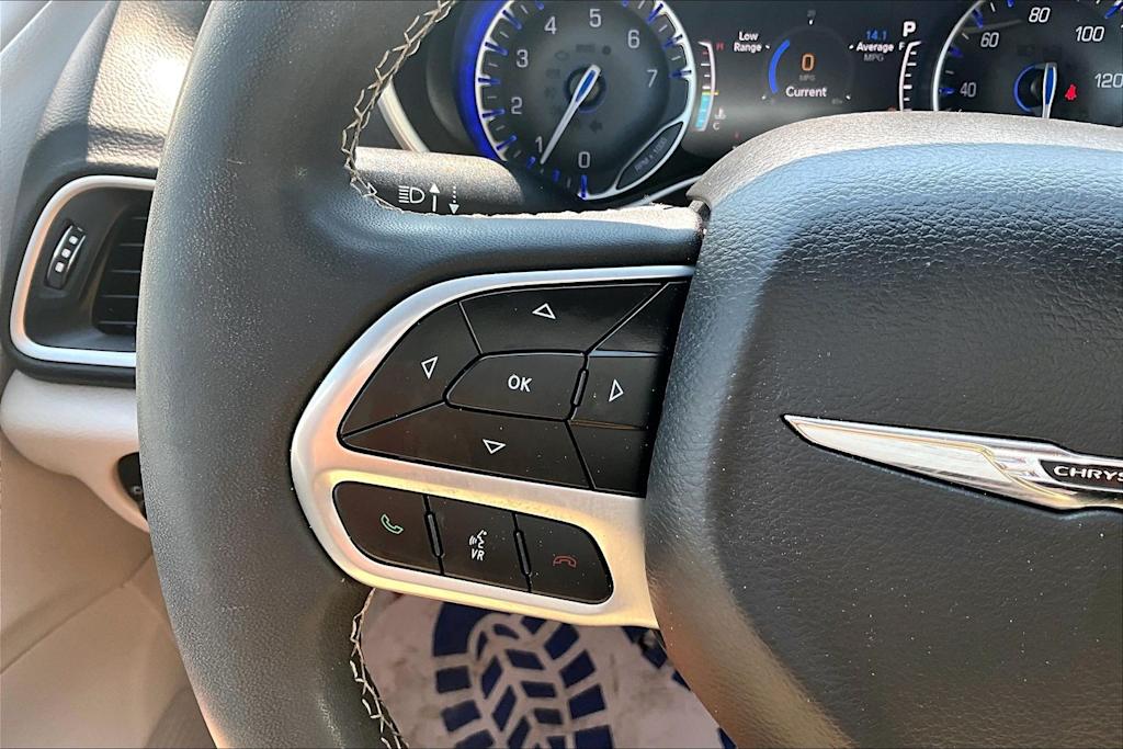 Thumbnail: 2023 Chrysler Pacifica - 25