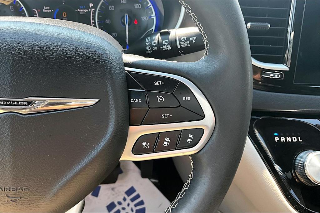 Thumbnail: 2023 Chrysler Pacifica - 26
