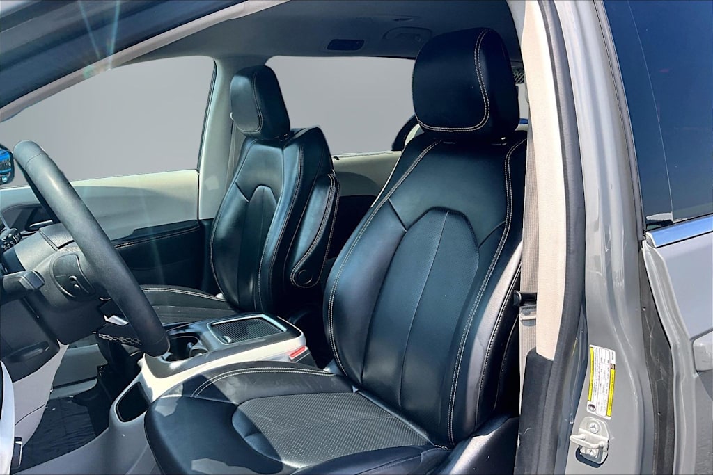 Thumbnail: 2023 Chrysler Pacifica - 11