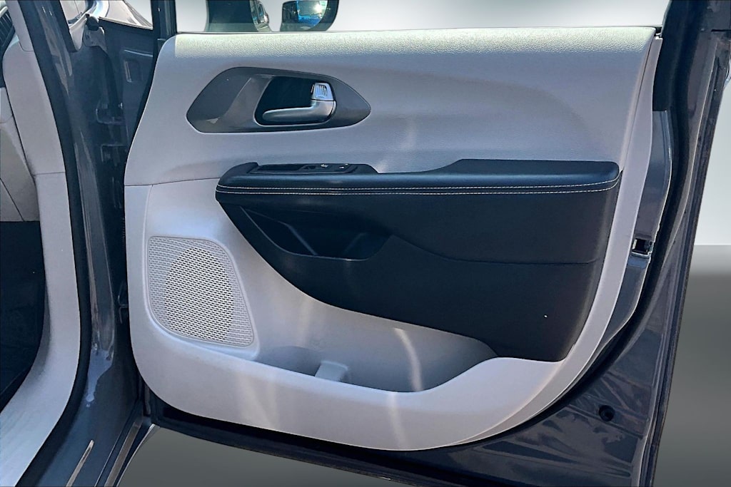 Thumbnail: 2023 Chrysler Pacifica - 29