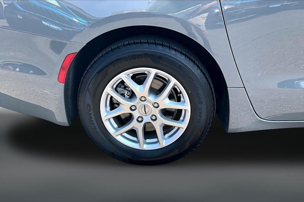 Thumbnail: 2023 Chrysler Pacifica - 38
