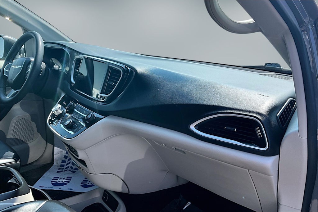 Thumbnail: 2023 Chrysler Pacifica - 15