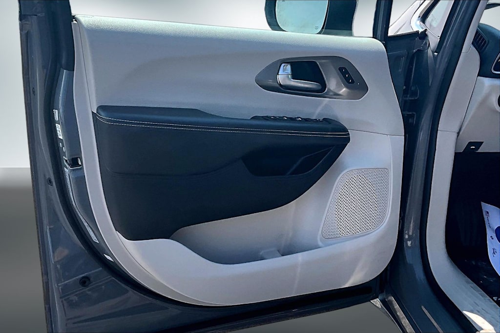 Thumbnail: 2023 Chrysler Pacifica - 28