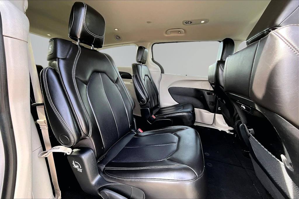 Thumbnail: 2023 Chrysler Pacifica - 30