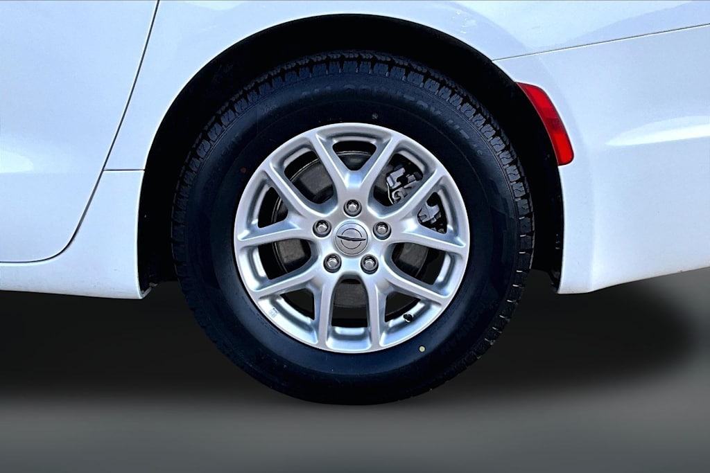 Thumbnail: 2023 Chrysler Pacifica - 34
