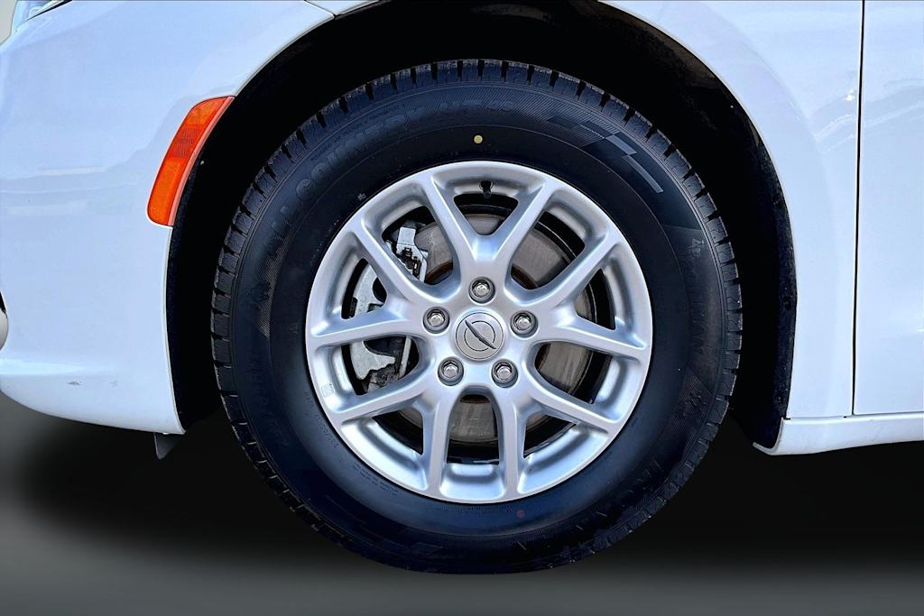 Thumbnail: 2023 Chrysler Pacifica - 8
