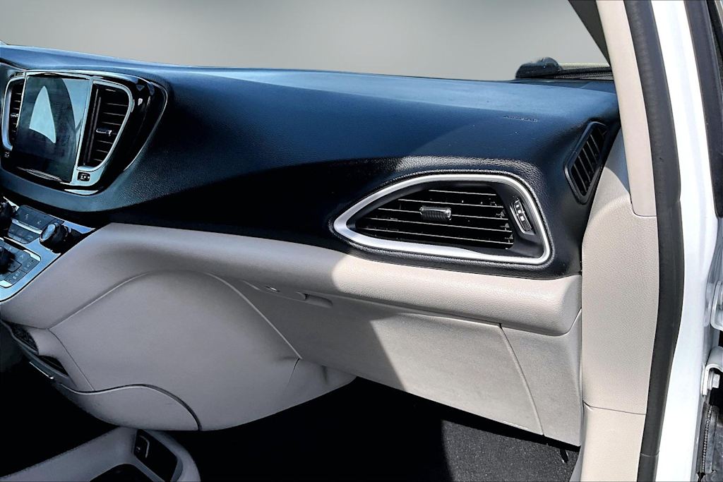 Thumbnail: 2023 Chrysler Pacifica - 24