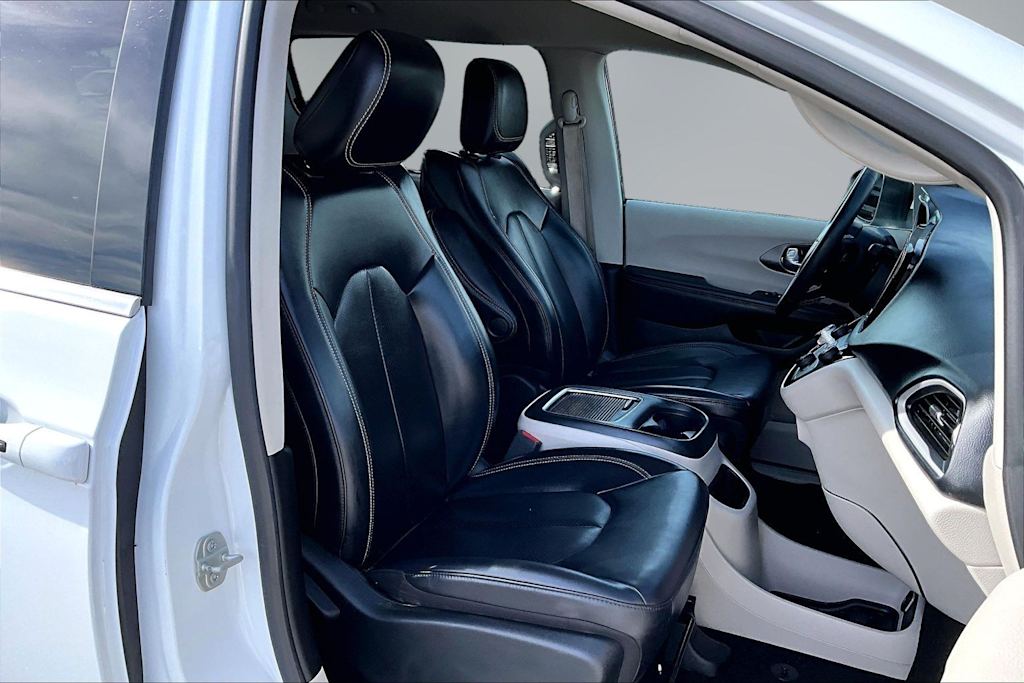 Thumbnail: 2023 Chrysler Pacifica - 12