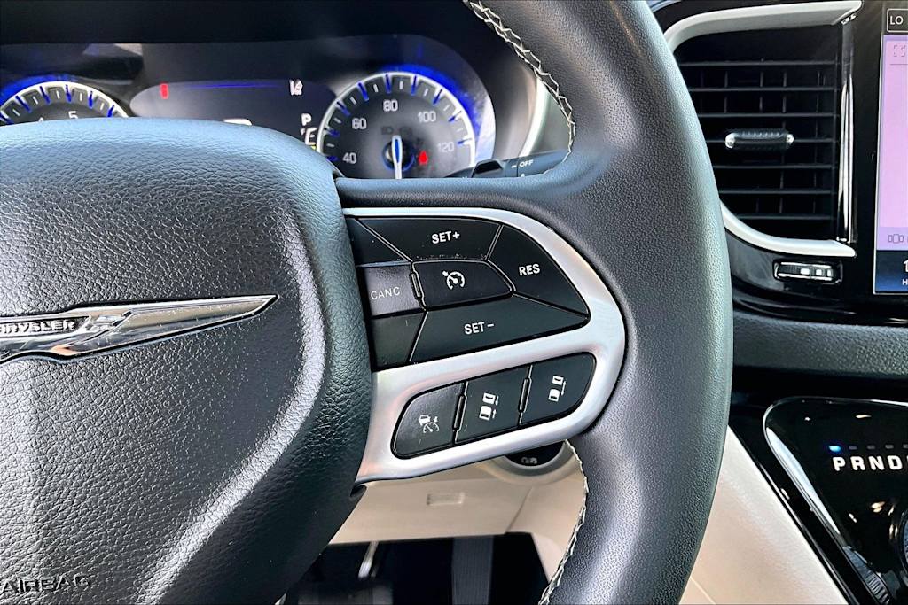 Thumbnail: 2023 Chrysler Pacifica - 26