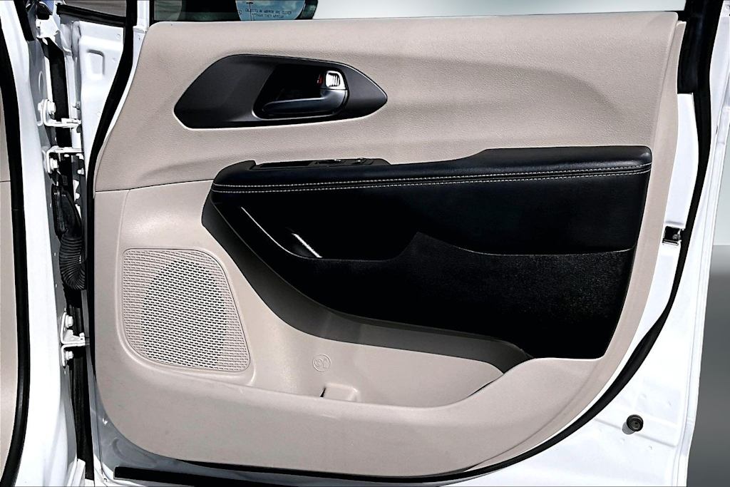 Thumbnail: 2023 Chrysler Pacifica - 29