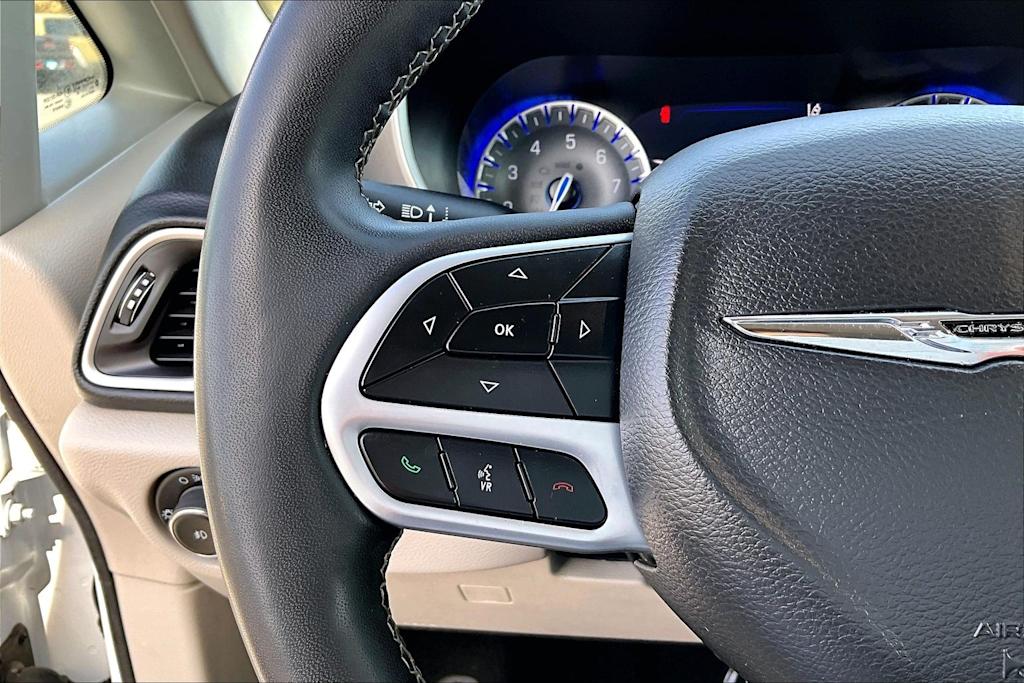 Thumbnail: 2023 Chrysler Pacifica - 25
