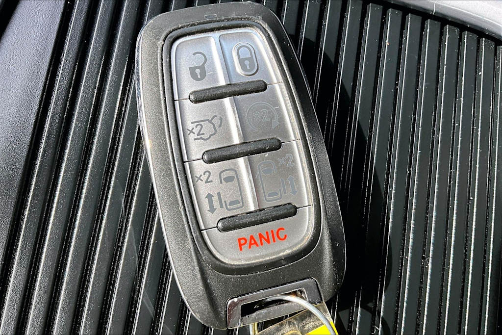 Thumbnail: 2023 Chrysler Pacifica - 21