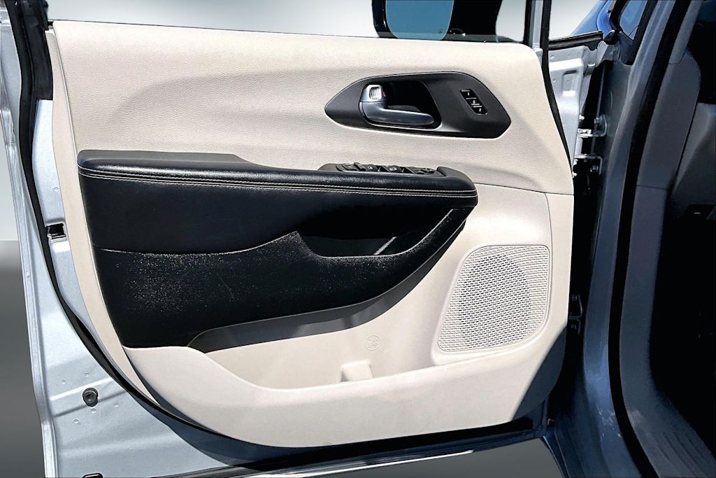 Thumbnail: 2024 Chrysler Pacifica - 27