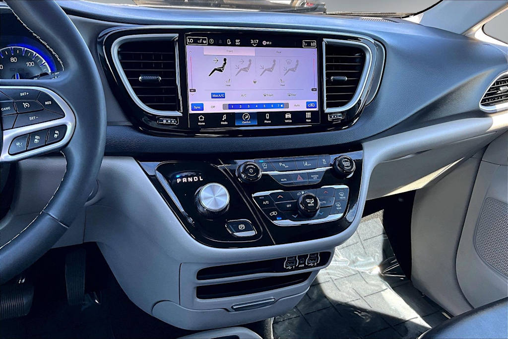 Thumbnail: 2024 Chrysler Pacifica - 15