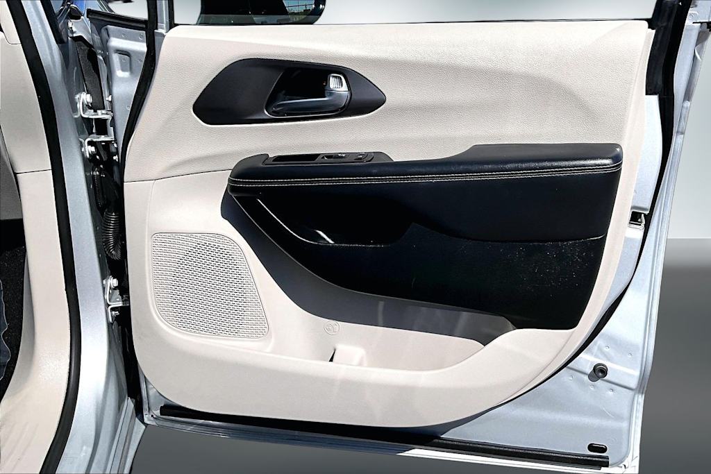 Thumbnail: 2024 Chrysler Pacifica - 28
