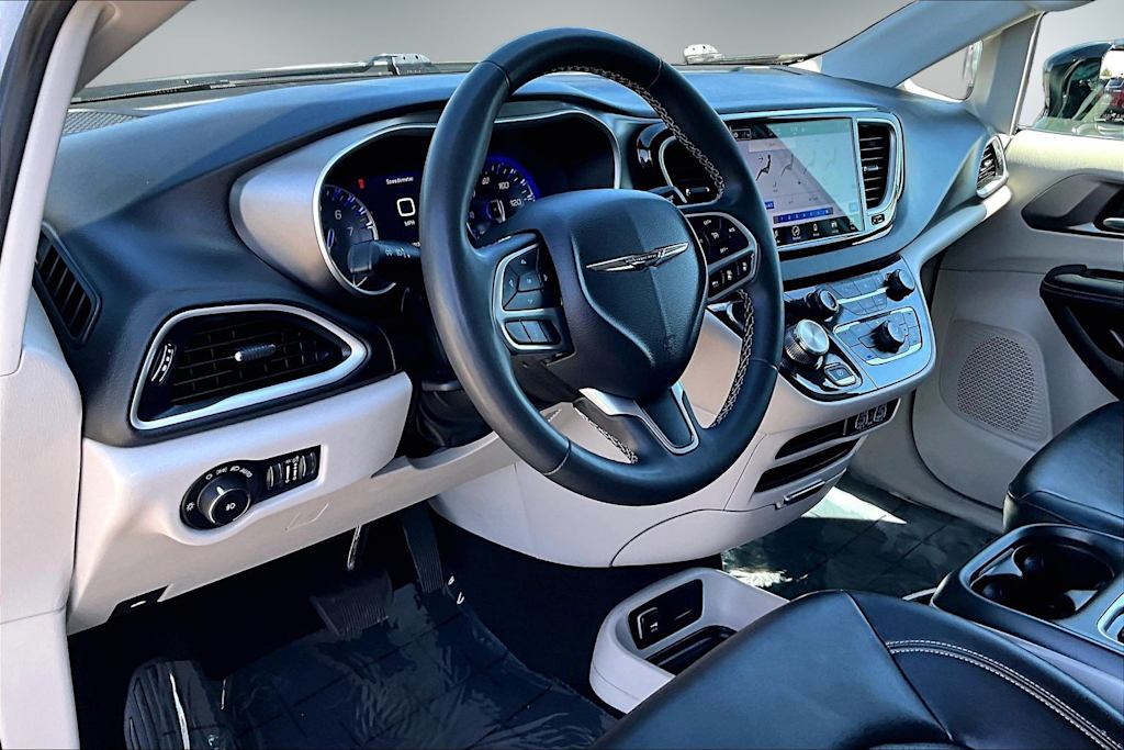 Thumbnail: 2024 Chrysler Pacifica - 2