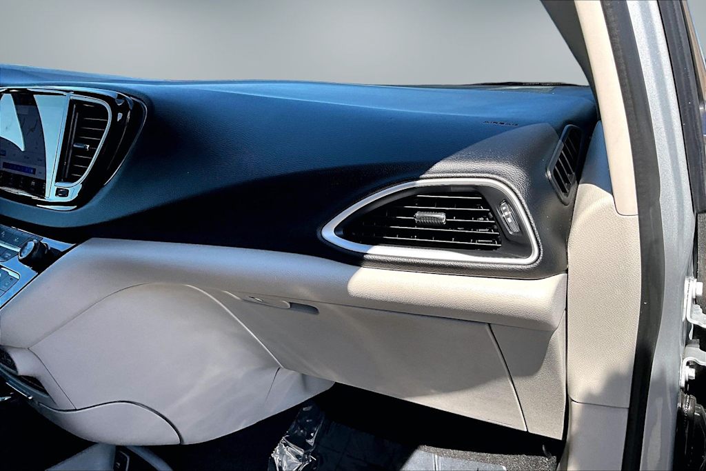 Thumbnail: 2024 Chrysler Pacifica - 23