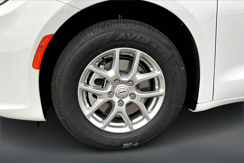 Thumbnail: 2026 Chrysler Pacifica - 8