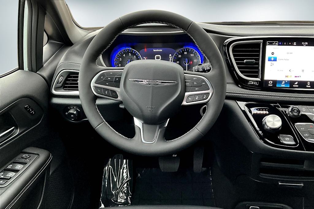 Thumbnail: 2026 Chrysler Pacifica - 14