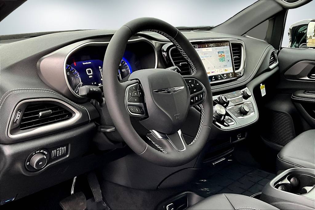 Thumbnail: 2026 Chrysler Pacifica - 2