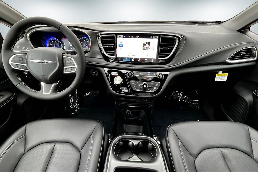 Thumbnail: 2026 Chrysler Pacifica - 10