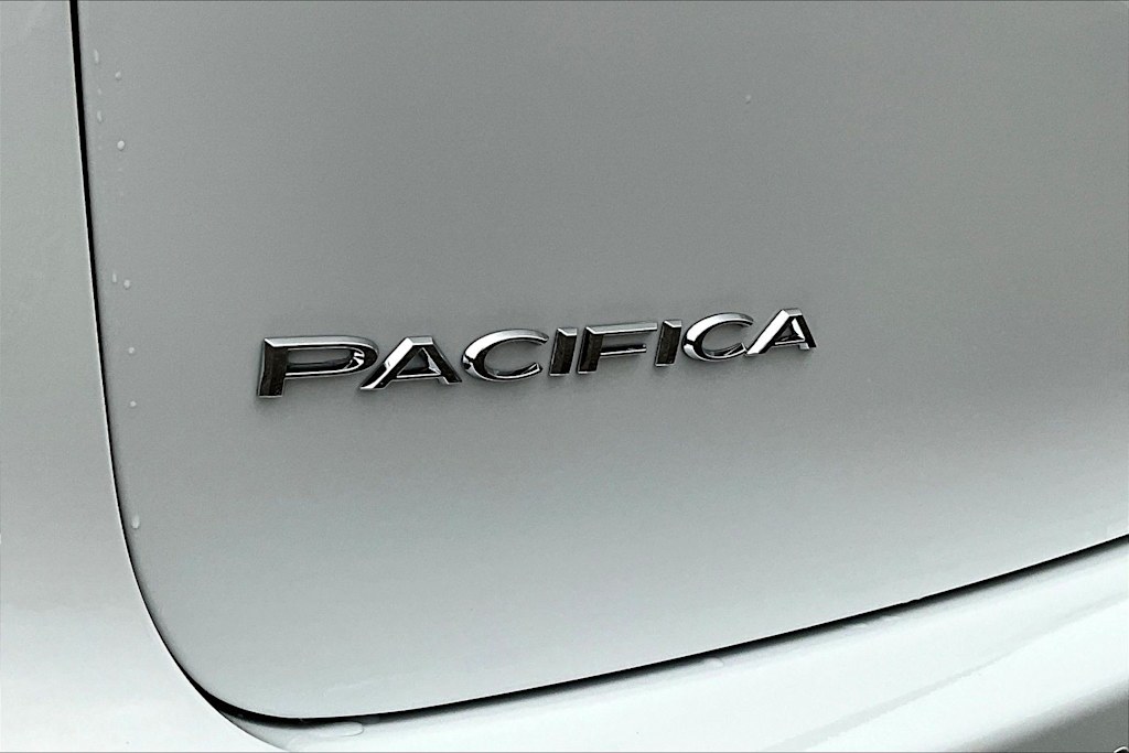 Thumbnail: 2026 Chrysler Pacifica - 7