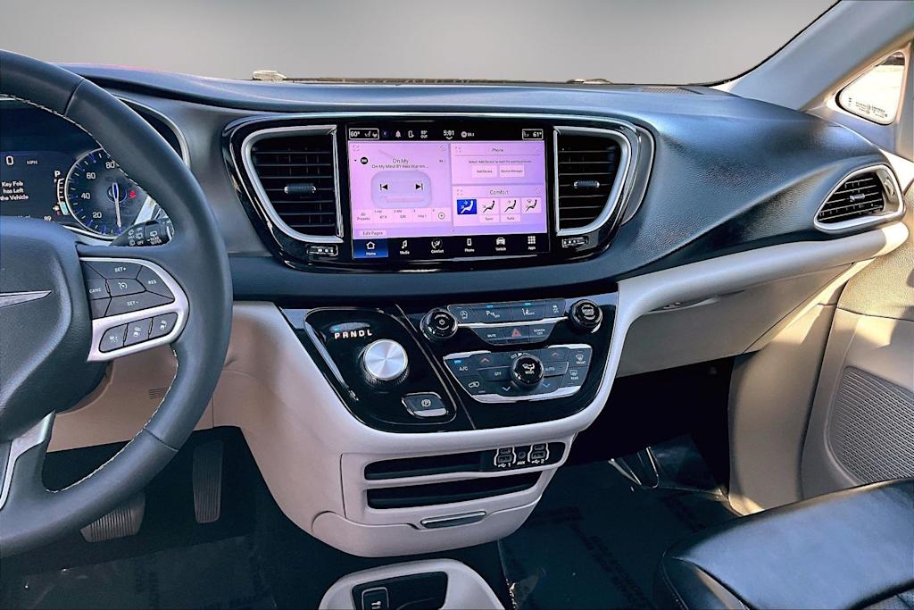 Thumbnail: 2023 Chrysler Pacifica - 13