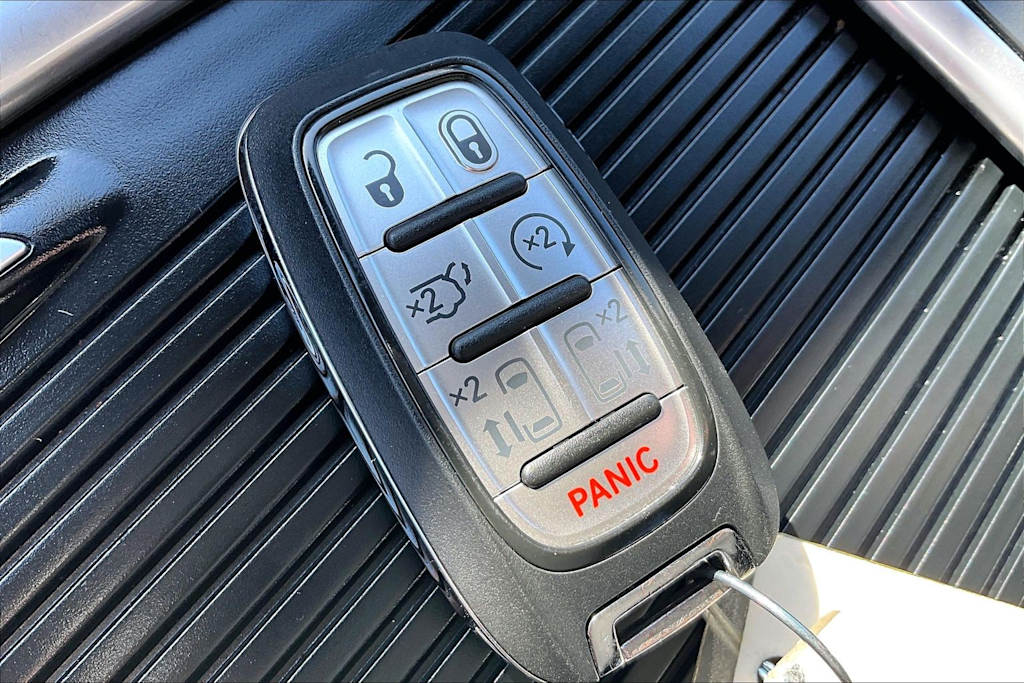 Thumbnail: 2023 Chrysler Pacifica - 17