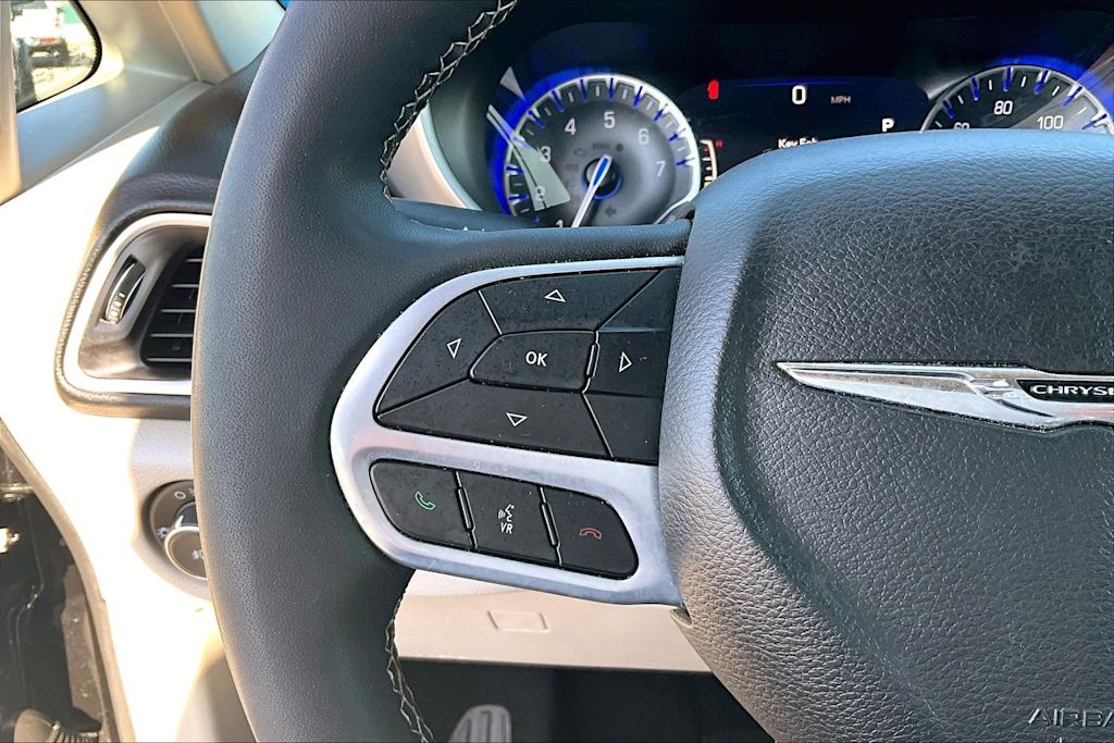 Thumbnail: 2023 Chrysler Pacifica - 22
