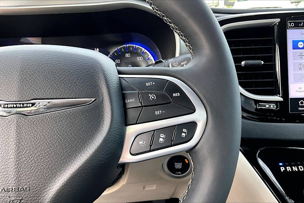 Thumbnail: 2023 Chrysler Pacifica - 25