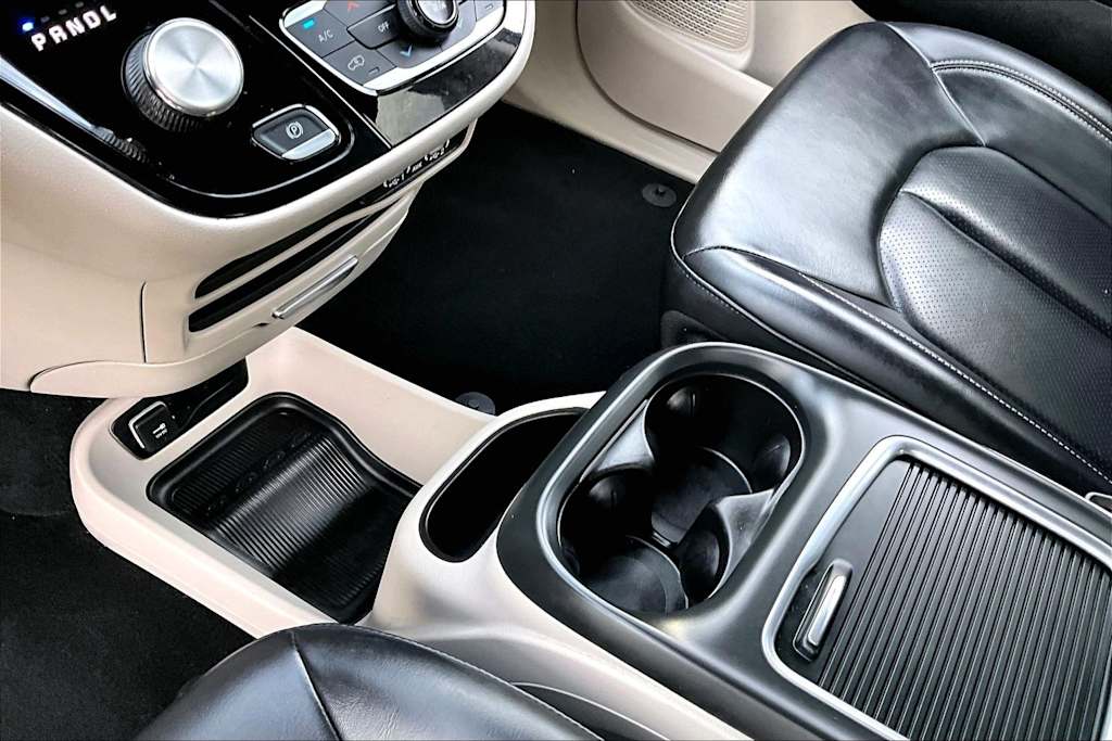 Thumbnail: 2023 Chrysler Pacifica - 16