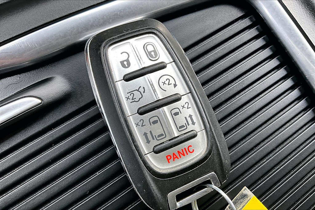Thumbnail: 2023 Chrysler Pacifica - 19