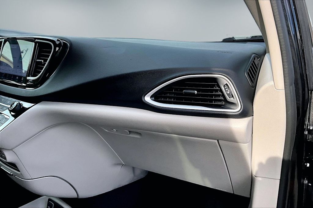 Thumbnail: 2023 Chrysler Pacifica - 23