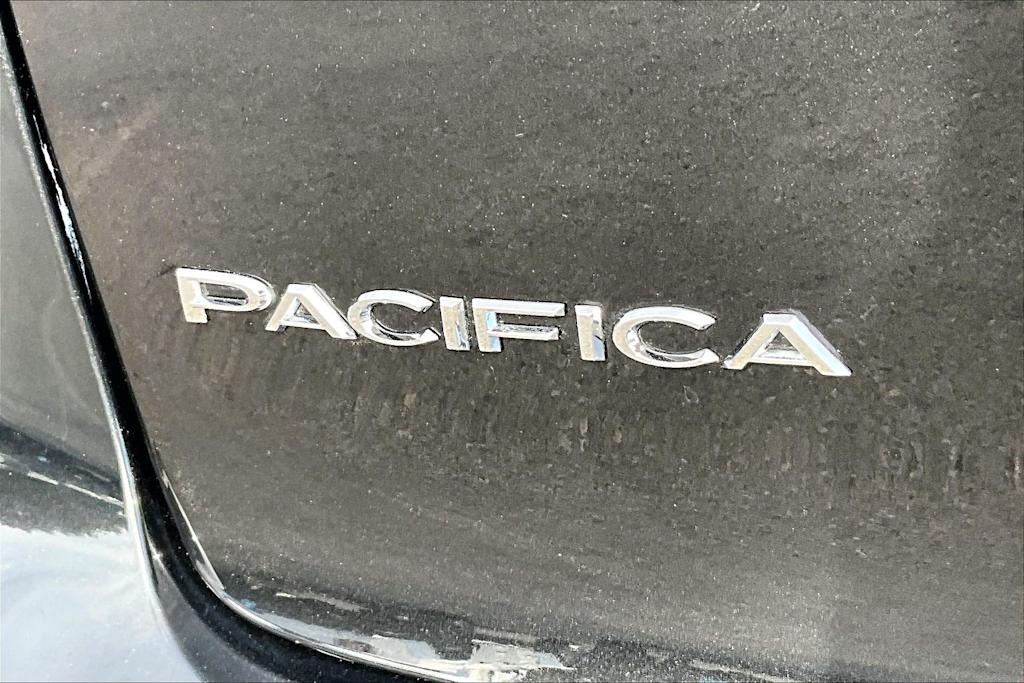 Thumbnail: 2023 Chrysler Pacifica - 6