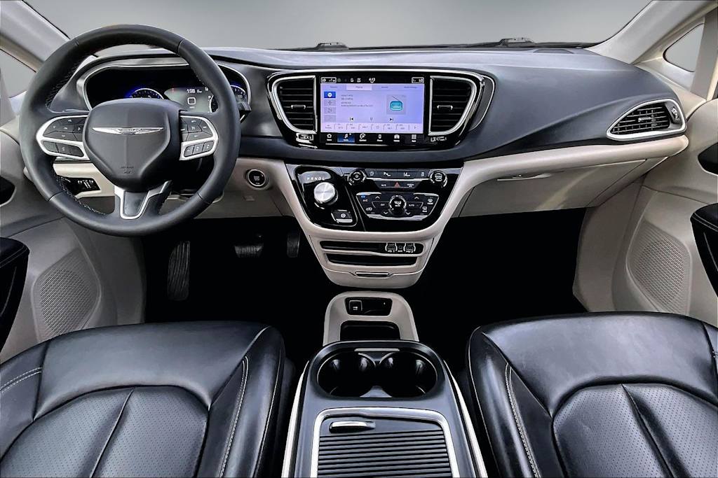 Thumbnail: 2023 Chrysler Pacifica - 9