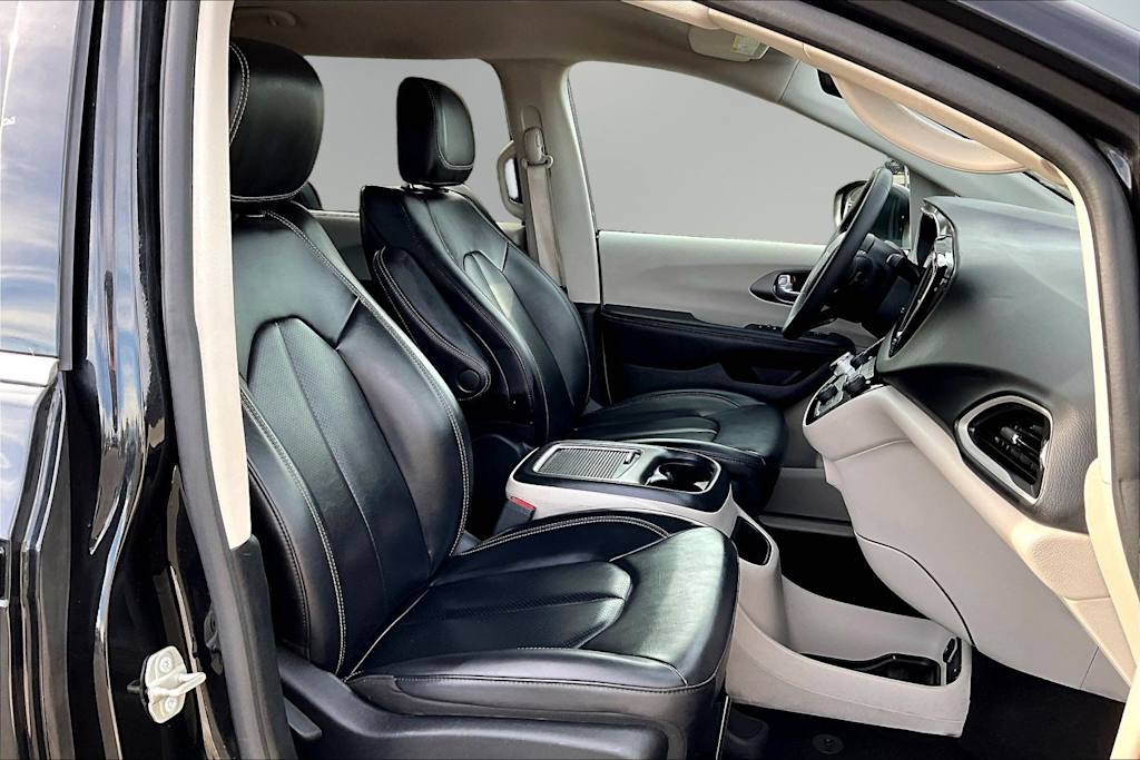 Thumbnail: 2023 Chrysler Pacifica - 11